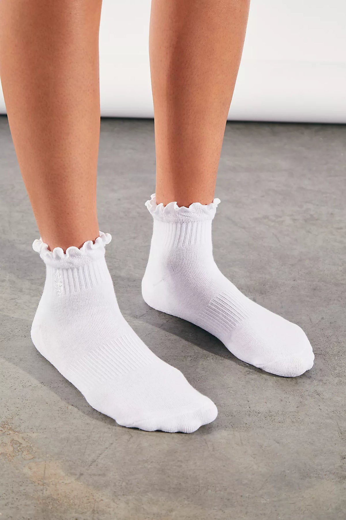 Movement Classic Ruffle Socks - White