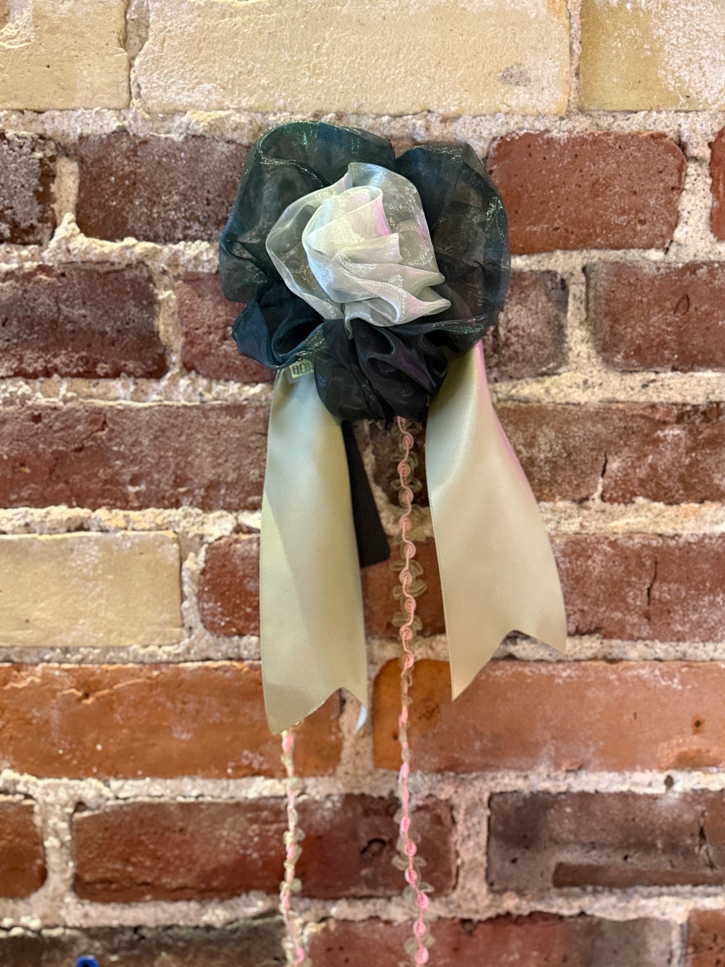 Prize Ribbon Pin