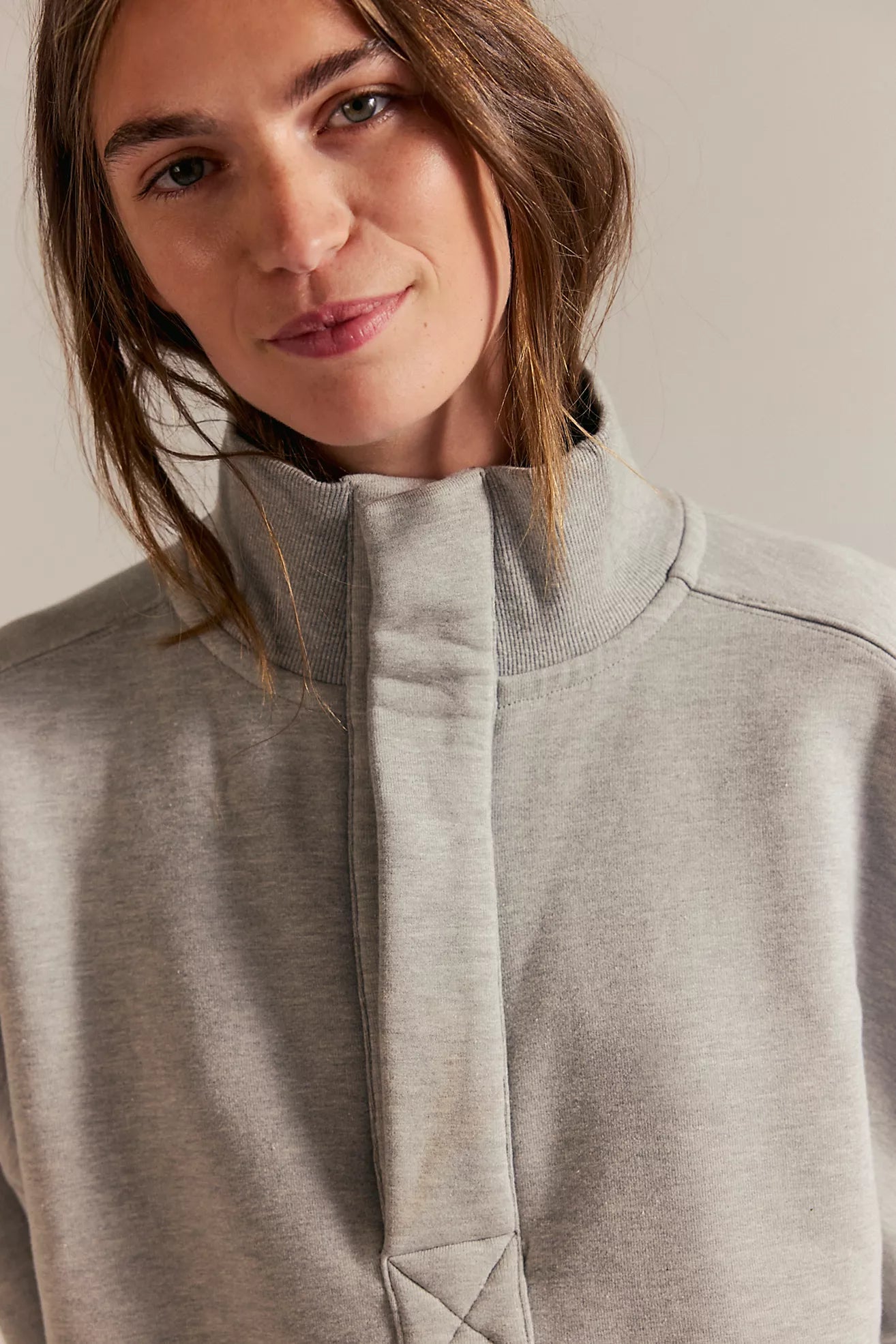 Timeless Pullover in Heather Grey