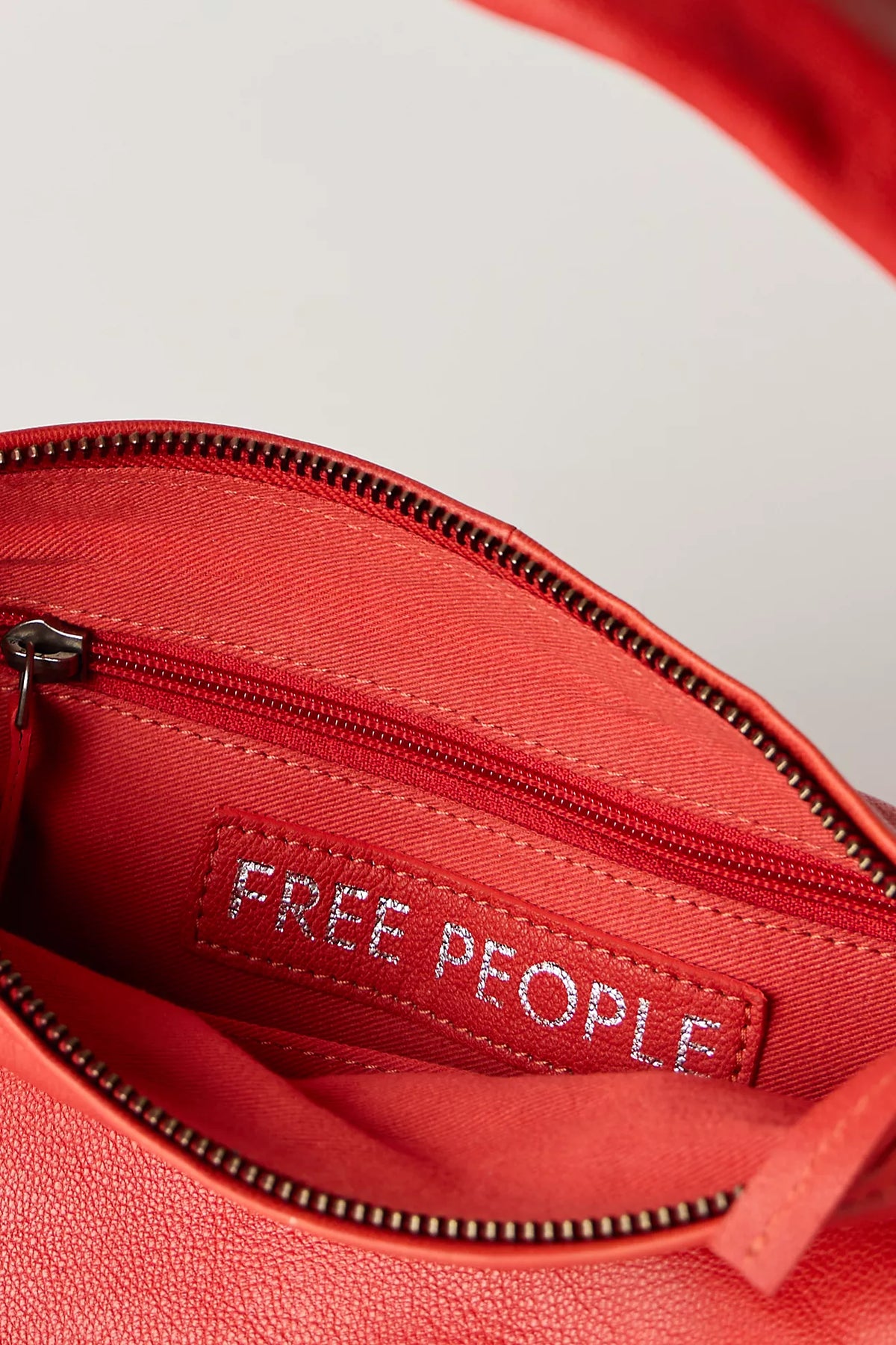 Alexa Shoulder Bag in Salsa
