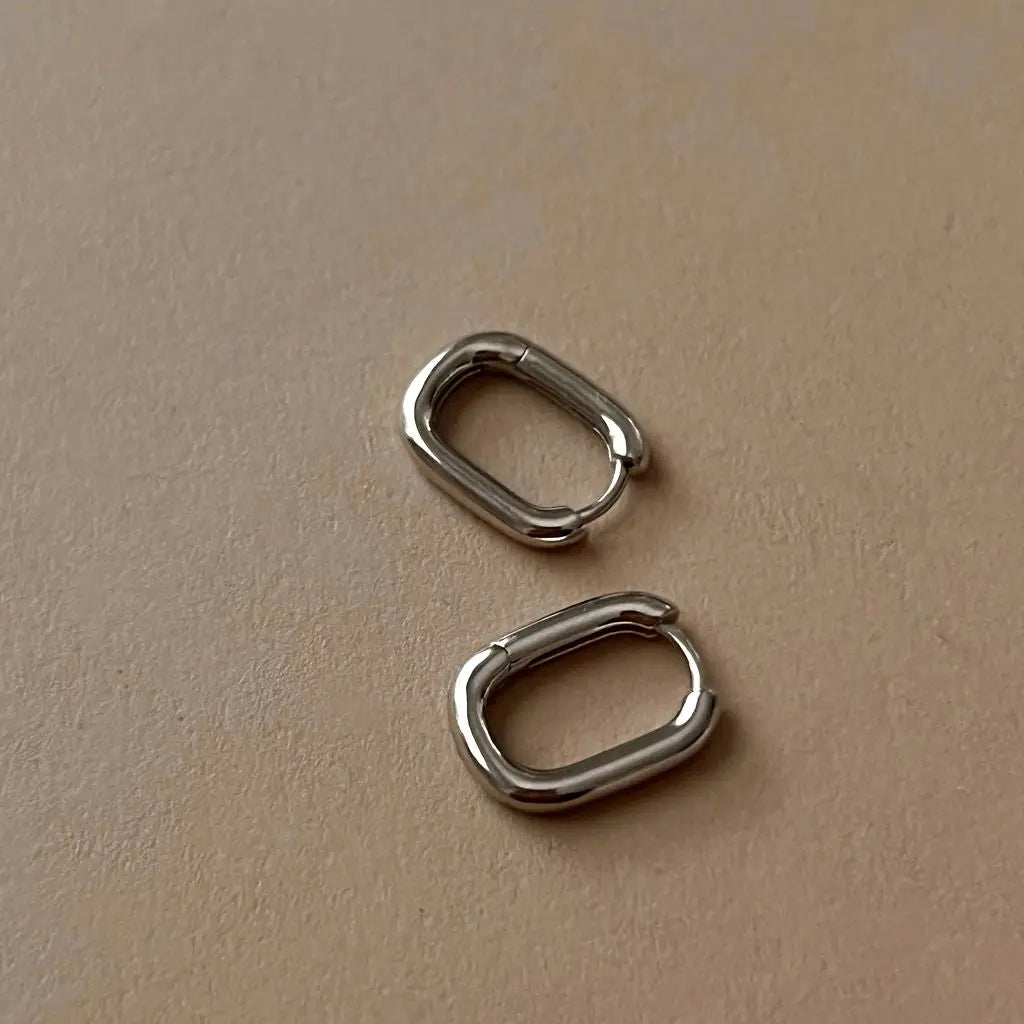Chain Link Huggies