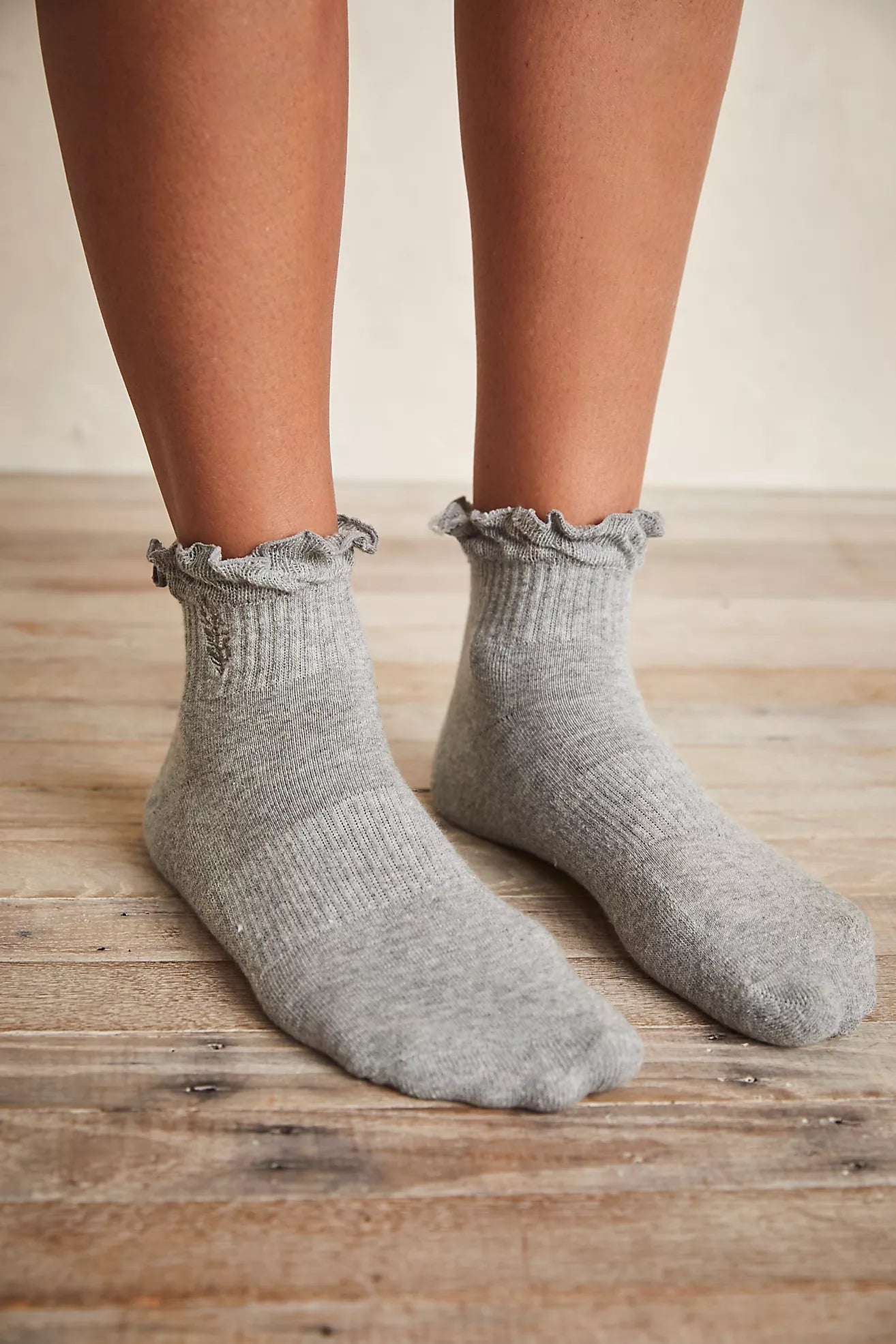 Movement Classic Ruffle Socks in Grey