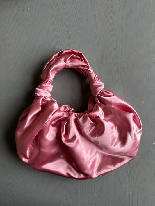 Knot Croissant Bag / Pink