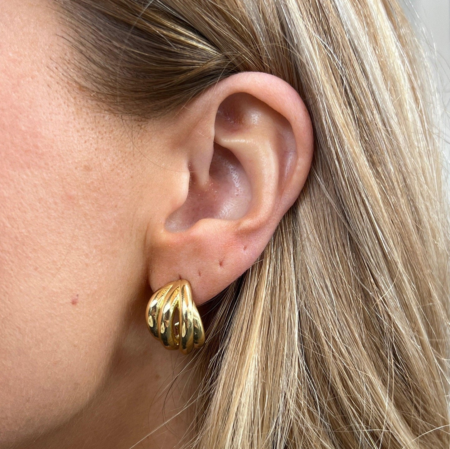 Knot Hoops