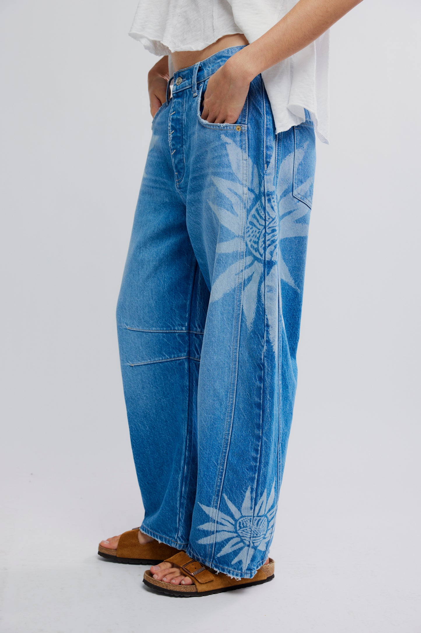 Good Luck Printed Barrel Jeans in Sun Fade