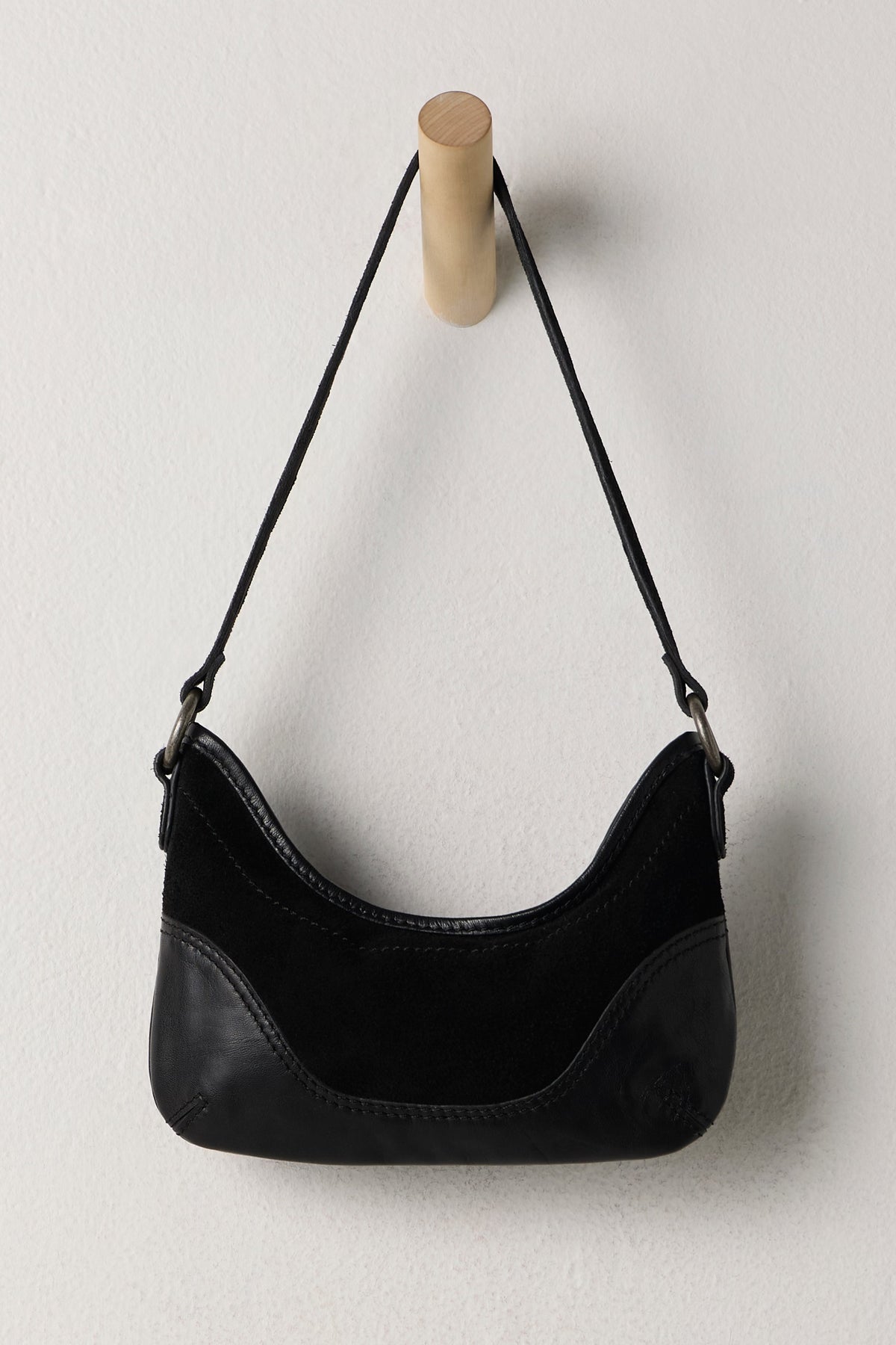 Sindy Leather Shoulder Bag in Black