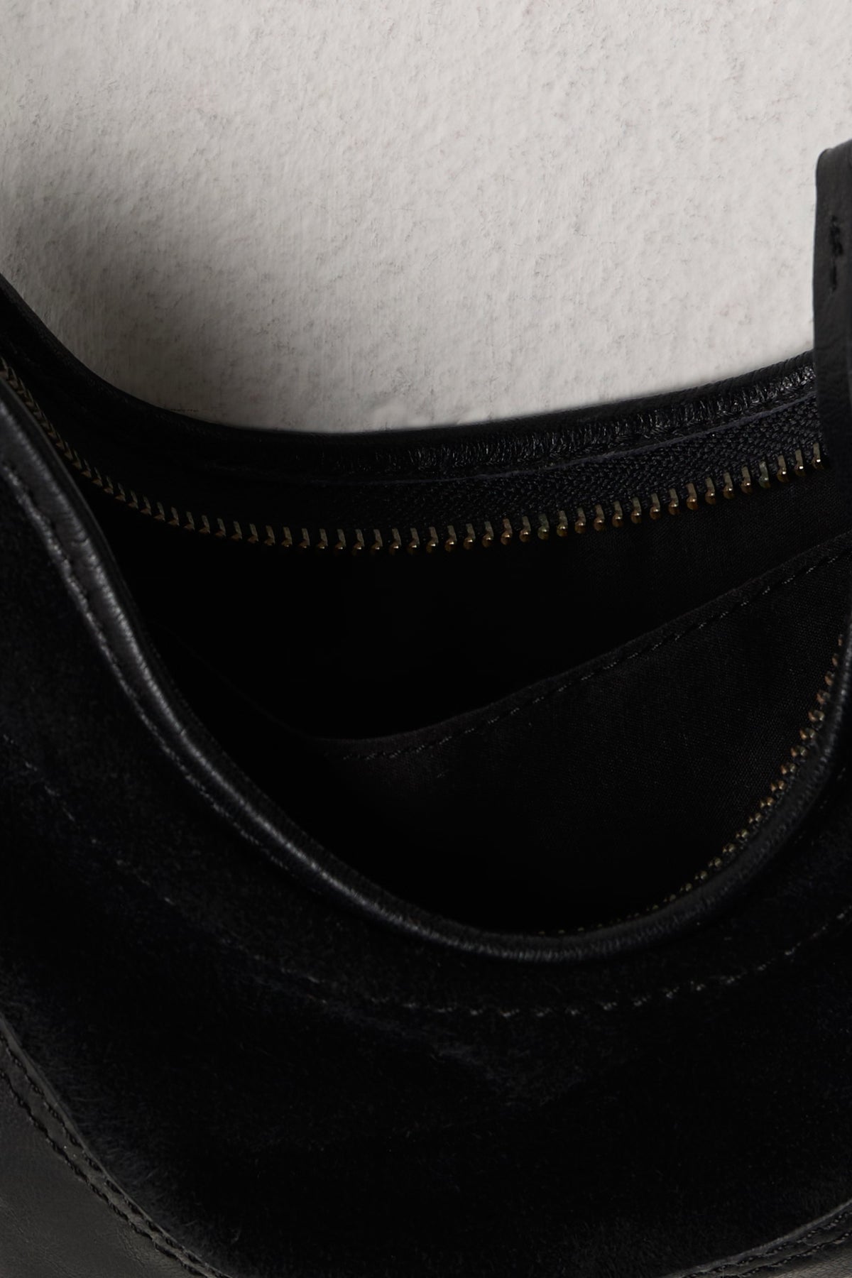 Sindy Leather Shoulder Bag in Black