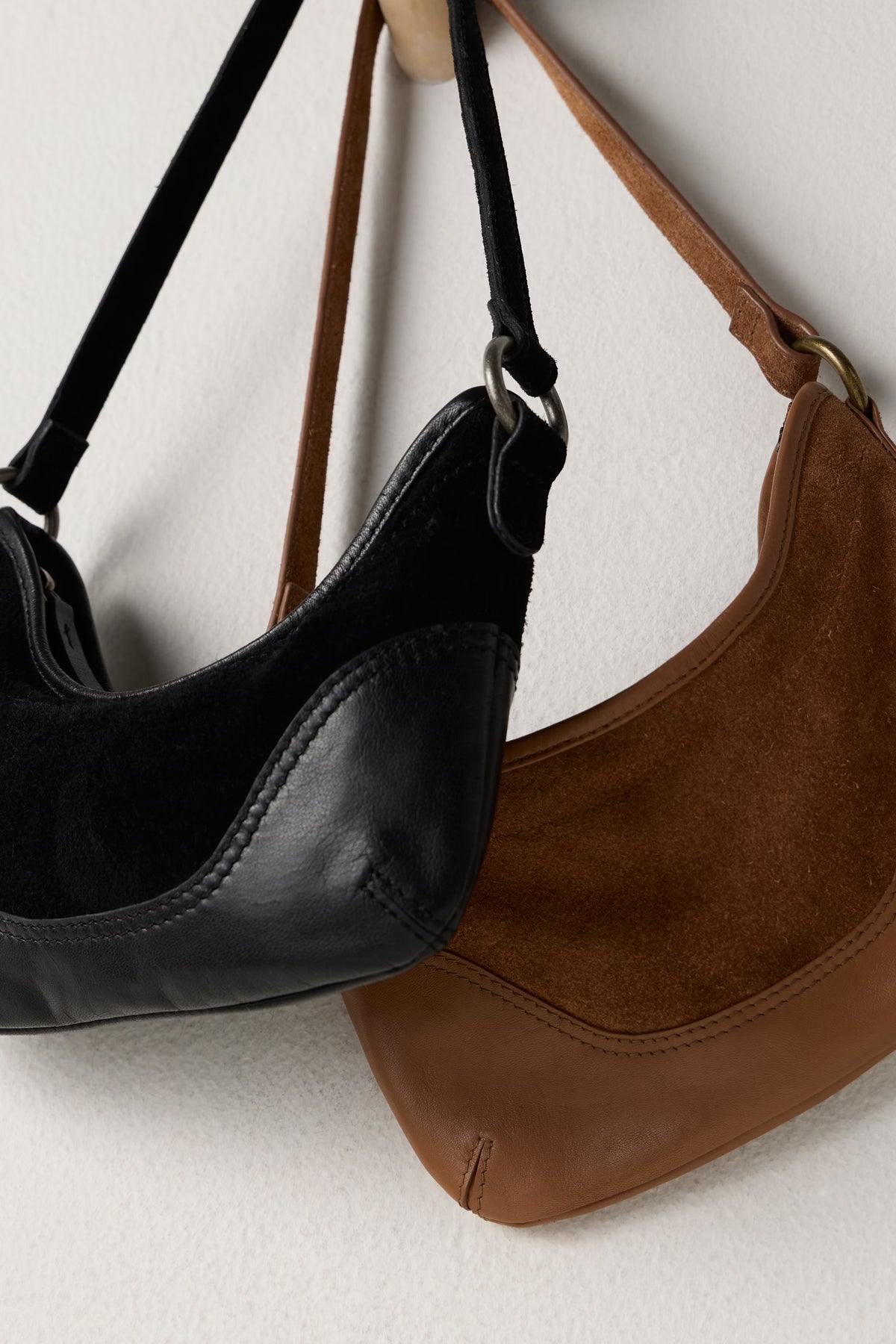 Sindy Leather Shoulder Bag in Black