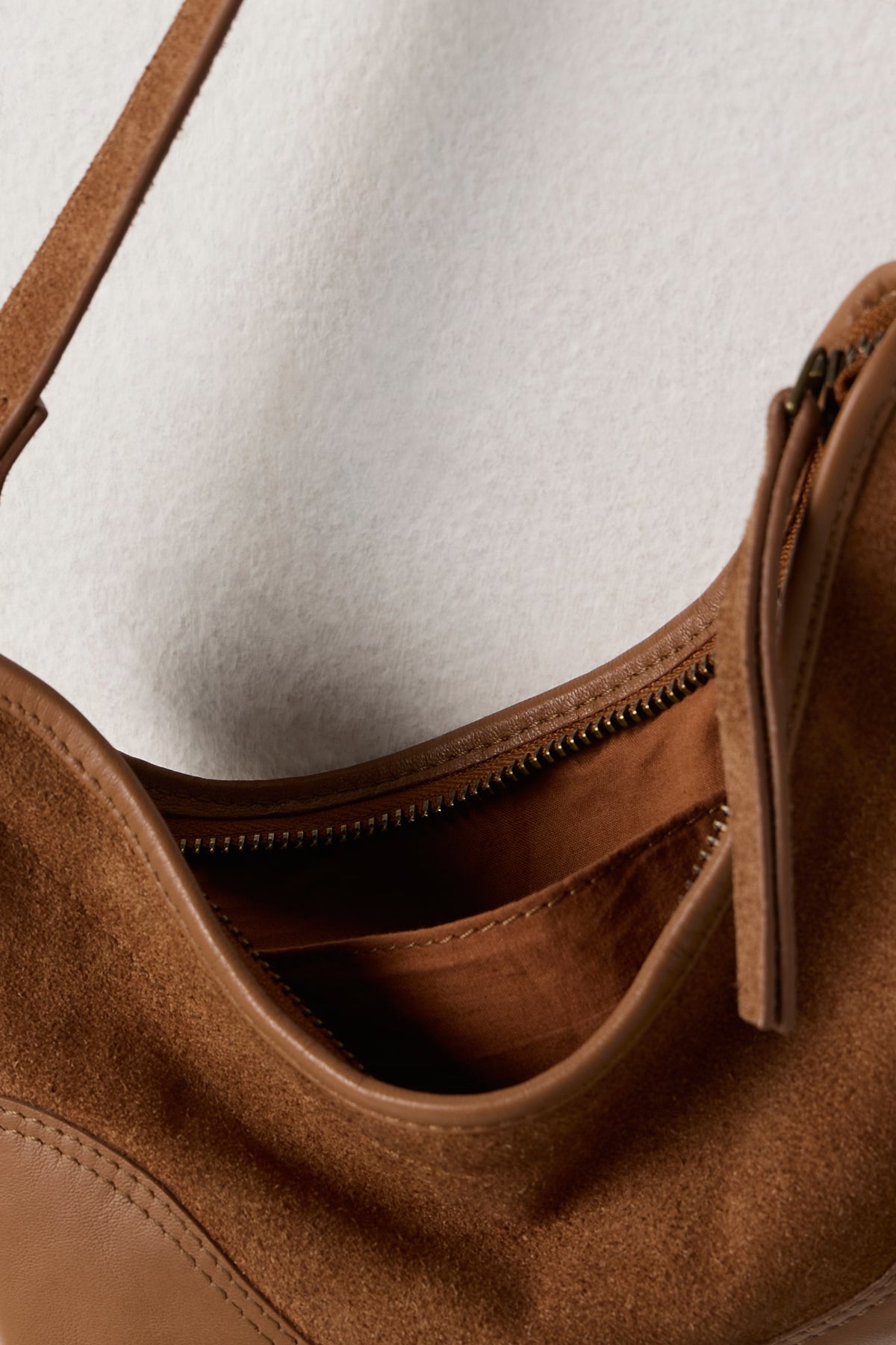 Sindy Leather Shoulder Bag in Cognac