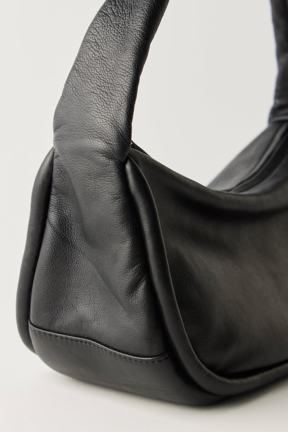 Alexa Shoulder Bag in Black