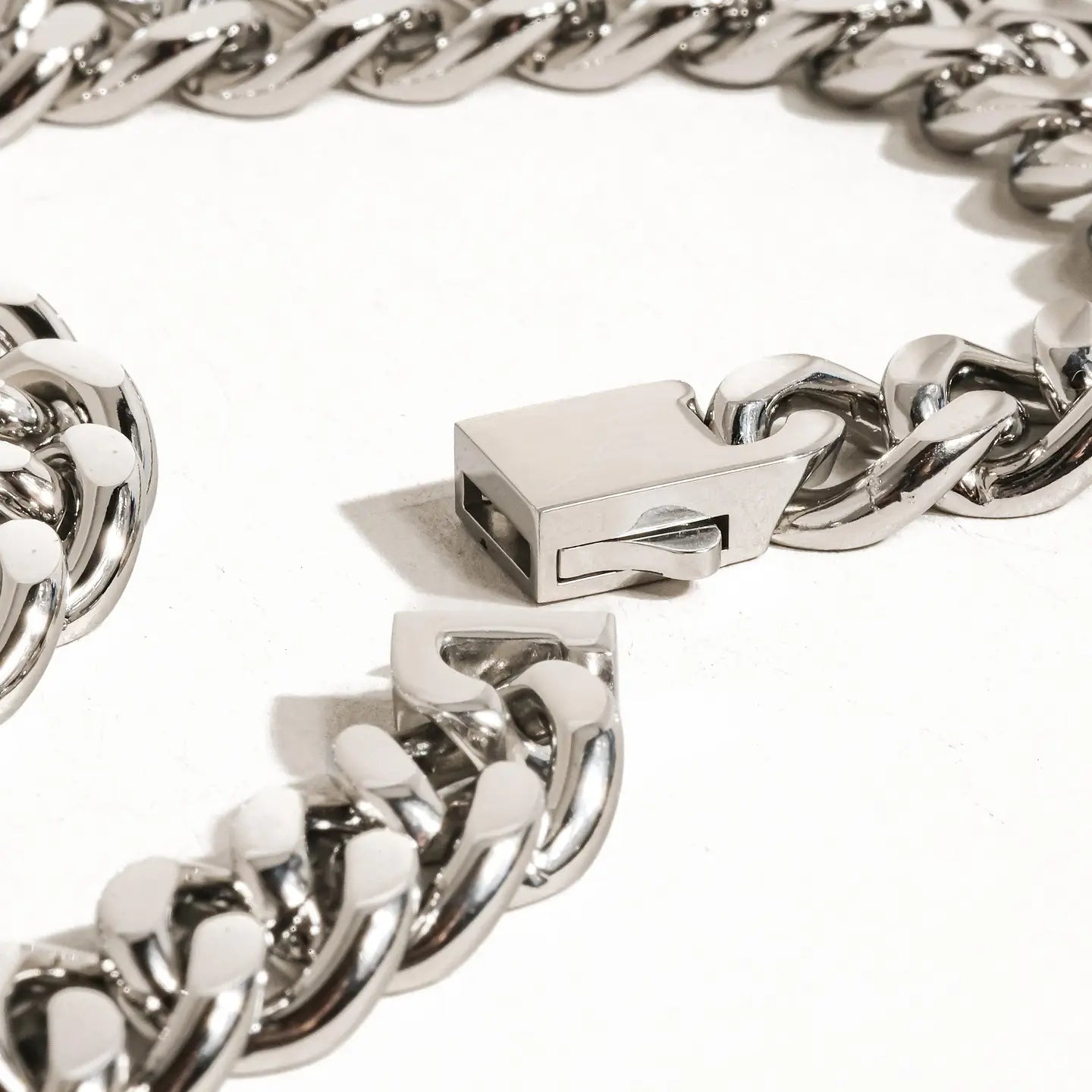 18k Gold Non-Tarnish Classic Bold Chain Necklace